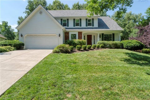 Photo of 8115 W 115th Terrace, Overland Park, KS 66210 (MLS # 2628738)
