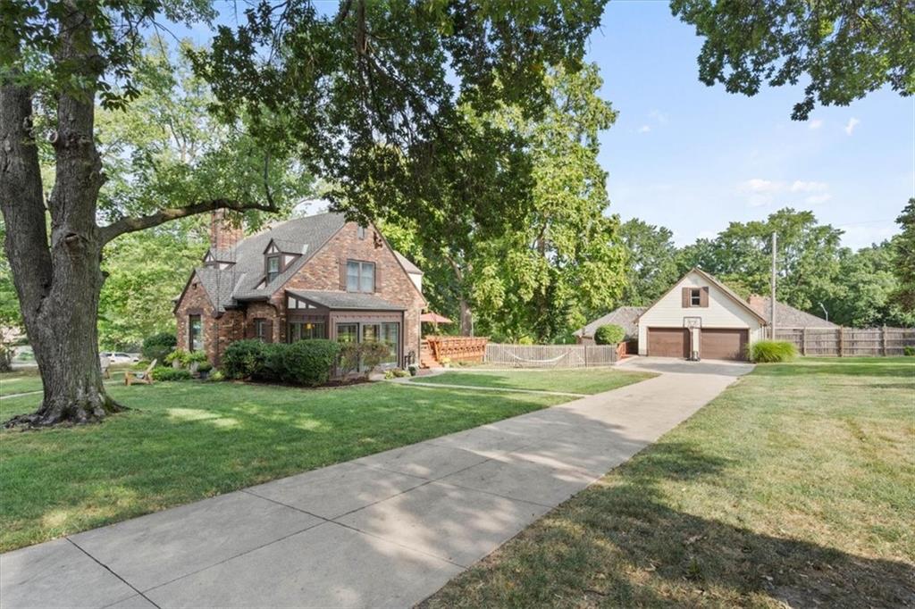 318 NW Briarcliff Road