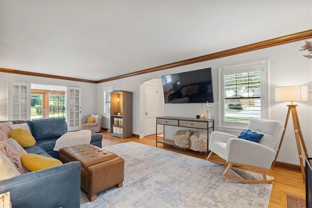 318 NW Briarcliff Road