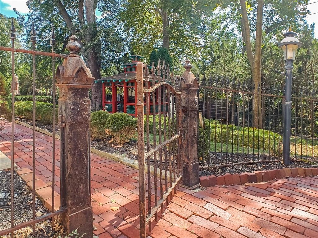 1235 W 64th Street