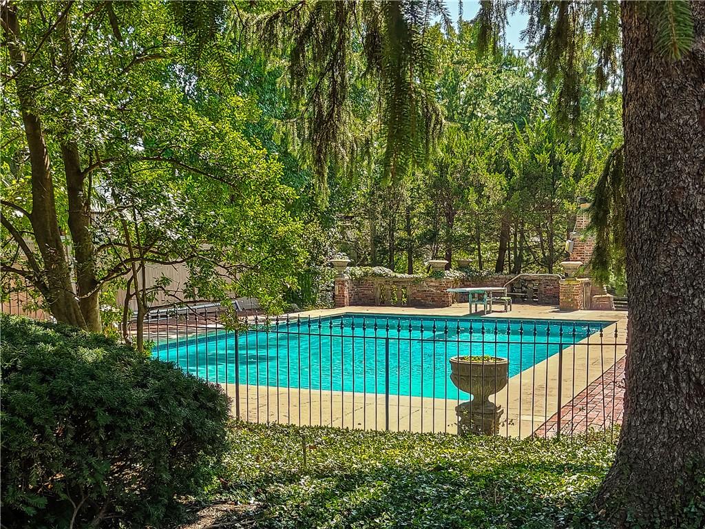 1235 W 64th Street