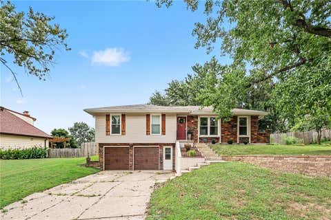 Photo of 7013 N Winan Avenue, Kansas City, MO 64152 (MLS # 2635467)