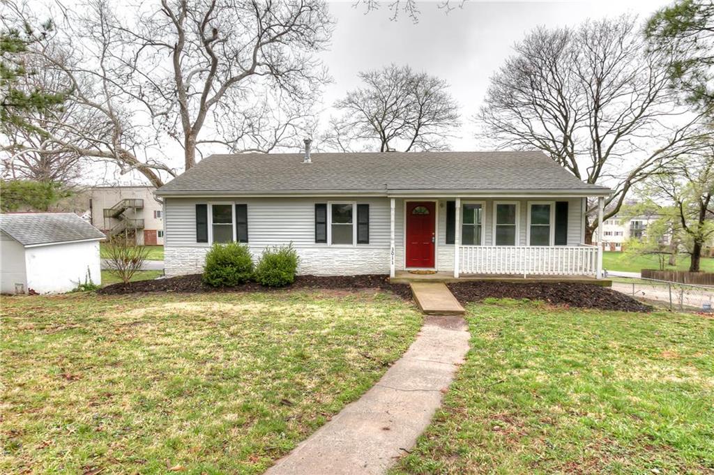 Photo 1 of 22 — 3011 NE 37 Terrace, Kansas City, MO 64117