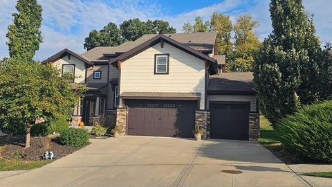 Photo of 9726 Apple Blossom Lane, Parkville, MO 64152 (MLS # 2582455)