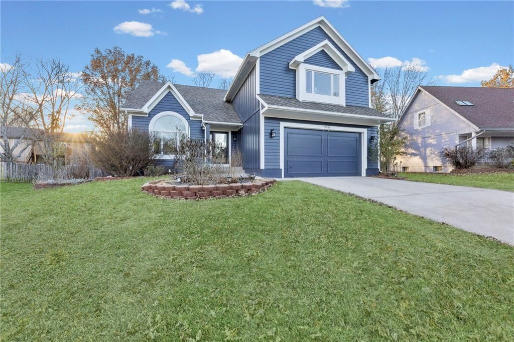 Photo of 15206 Foster Street, Overland Park, KS 66223 (MLS # 2592413)