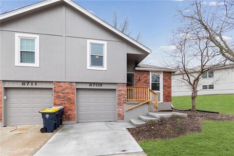 Photo of 8709 N Hull Avenue, Kansas City, MO 64154 (MLS # 2618286)