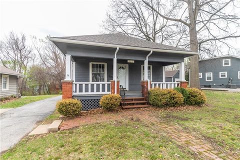 Photo of 1408 W College Street, Independence, MO 64050 (MLS # 2616000)