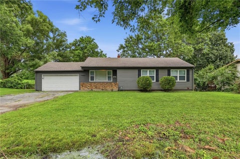 Photo of 6505 Overton Avenue, Kansas City, MO 64133 (MLS # 2628467)