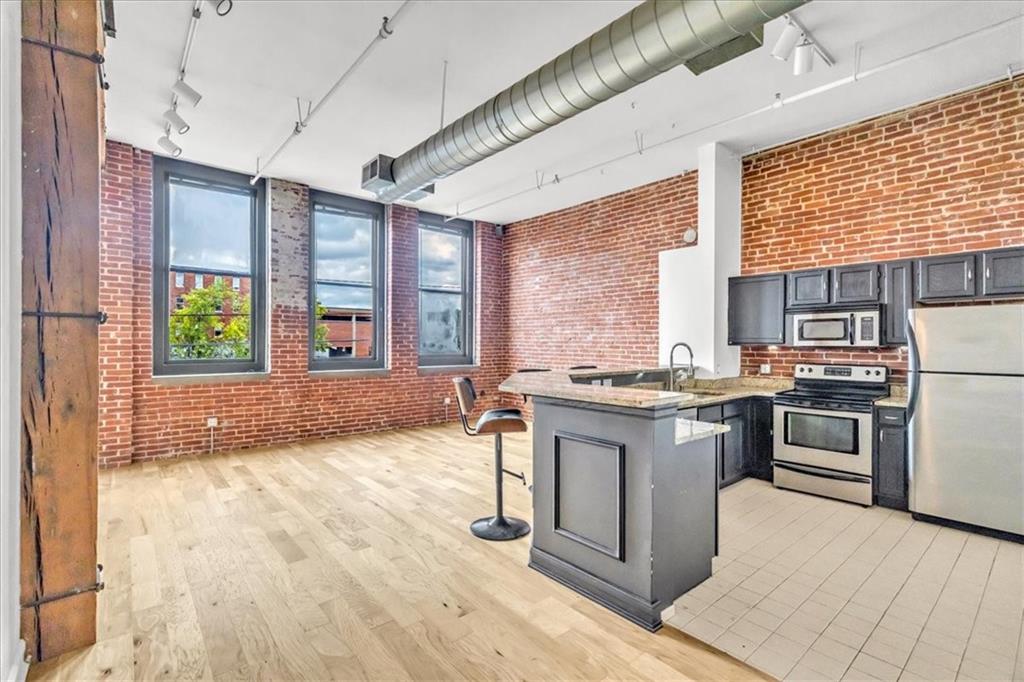 200 Main Street 211