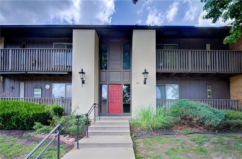 Photo of 433 W 104th Street #C, Kansas City, MO 64114 (MLS # 2623425)