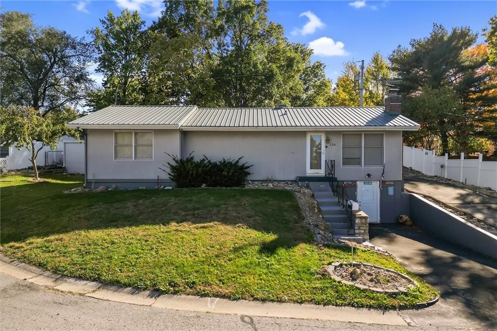 Photo of 336 Georgia Court, Liberty, MO 64068 (MLS # 2587021)