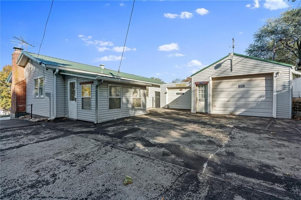 Photo of 336 Georgia Court, Liberty, MO 64068 (MLS # 2587021)