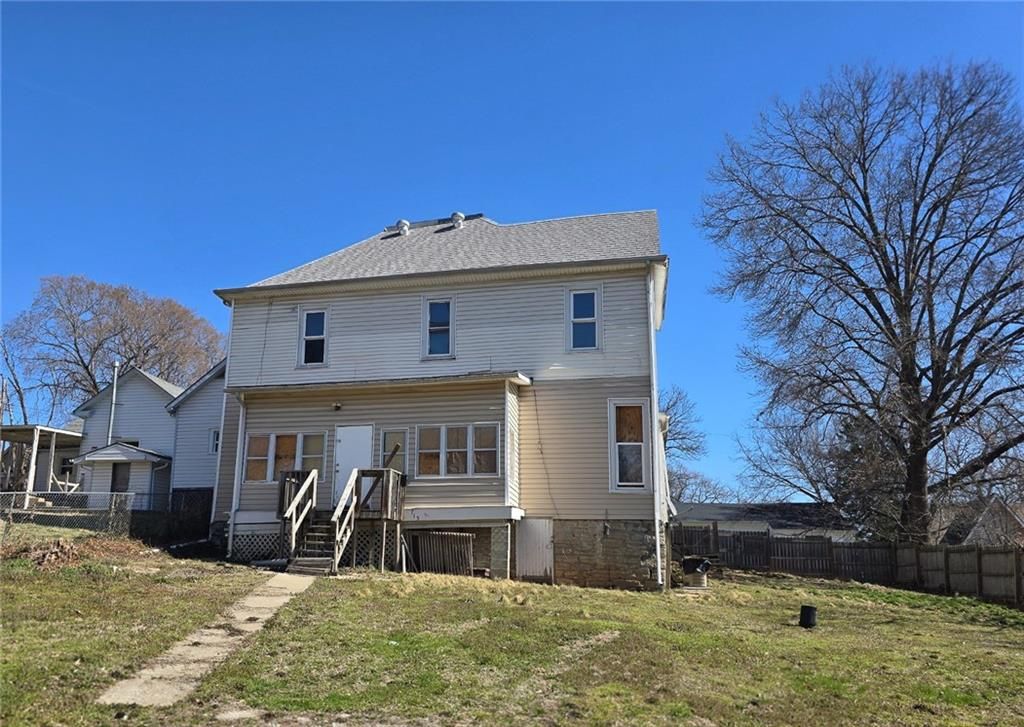 Photo of 715 Magnolia Avenue, Excelsior Springs, MO 64024 (MLS # 2608071)