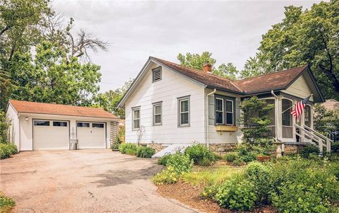 Photo of 4802 Neosho Lane, Roeland Park, KS 66205 (MLS # 2619516)