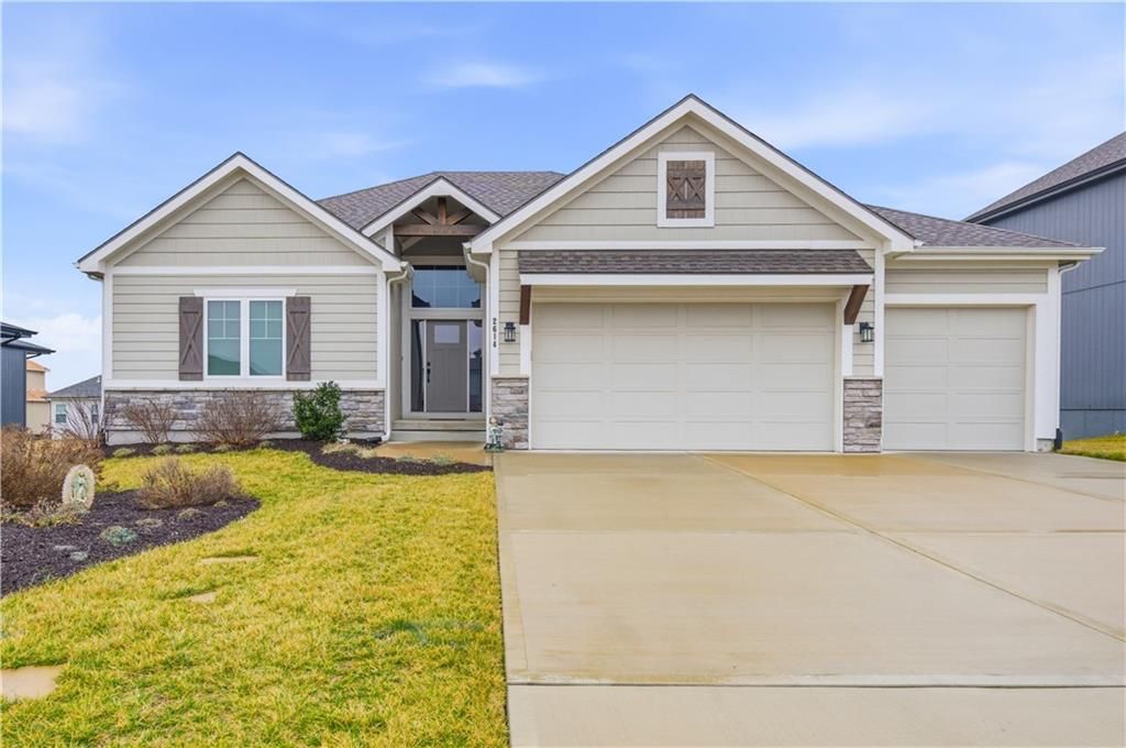 Photo of 2614 SW Farm Field Road, Lees Summit, MO 64082 (MLS # 2605992)