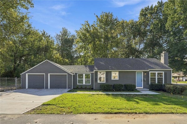 8001 SUMMIT ST, KANSAS CITY, MO 64114 - Image 0a4c03422241ca1bee9cdc8d1d9bb5d4/1026544561