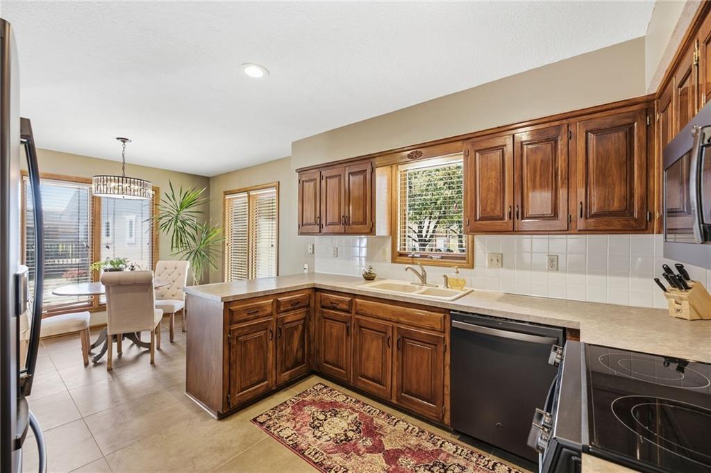 8592 Caenen Lake Court