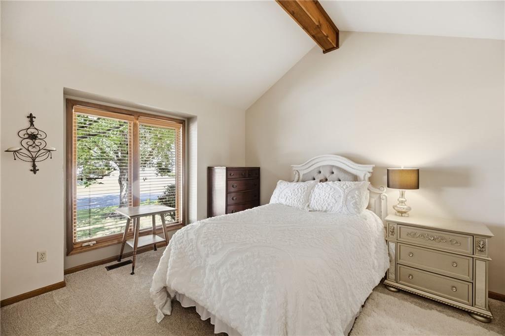 8592 Caenen Lake Court