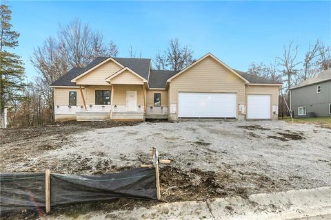 305 SW 17th Street, Oak Grove, MO 64075 - MLS#: 2594378