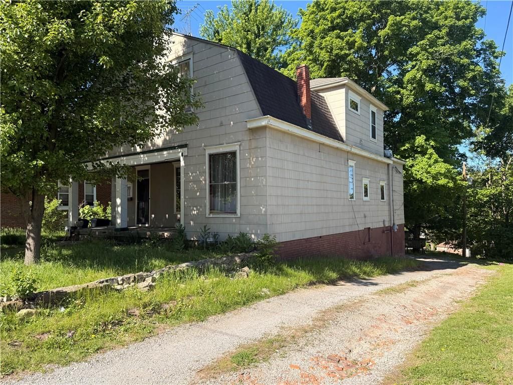 Photo of 1208 N 10th Street, St Joseph, MO 64501 (MLS # 2618751)