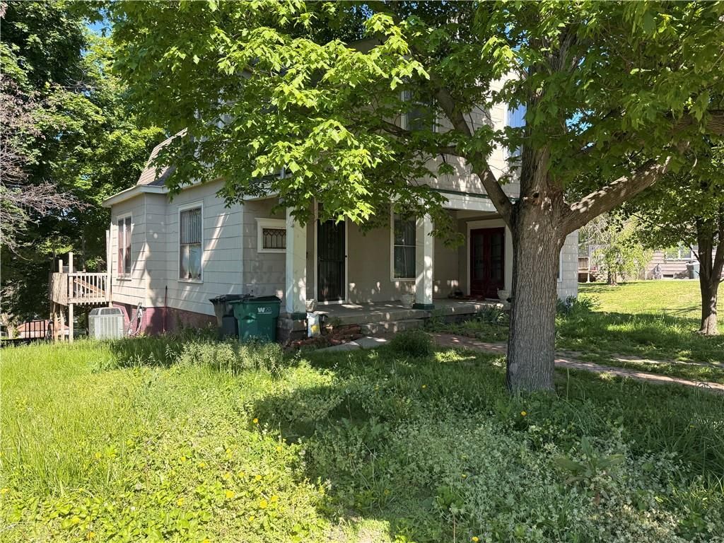 Photo of 1208 N 10th Street, St Joseph, MO 64501 (MLS # 2618751)