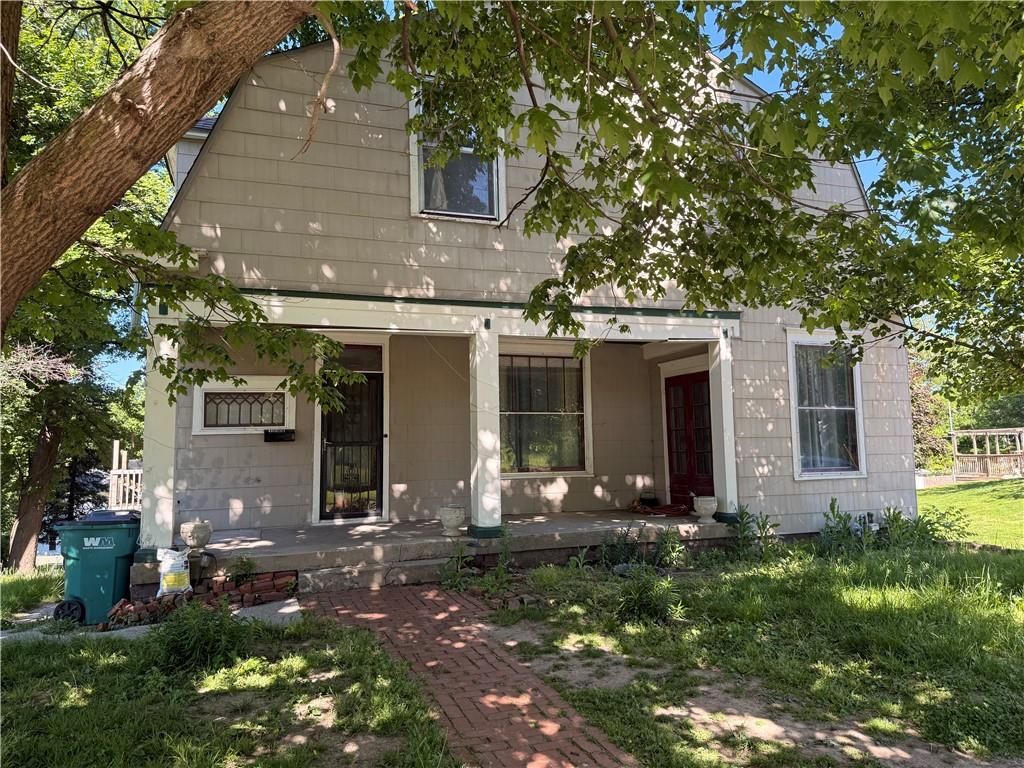 Photo of 1208 N 10th Street, St Joseph, MO 64501 (MLS # 2618751)