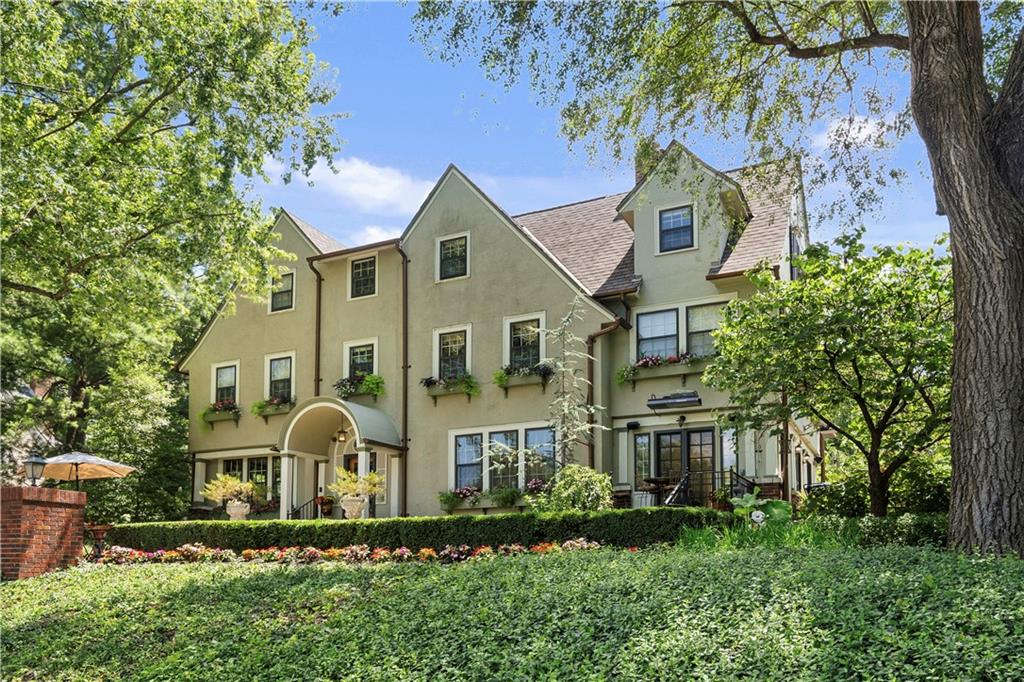 239 W 52nd Street