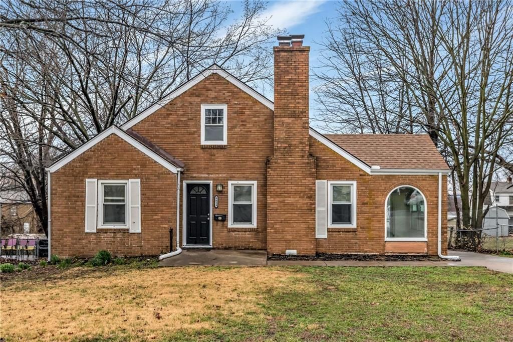 Photo of 9614 E 32nd S Street, Independence, MO 64052 (MLS # 2607761)