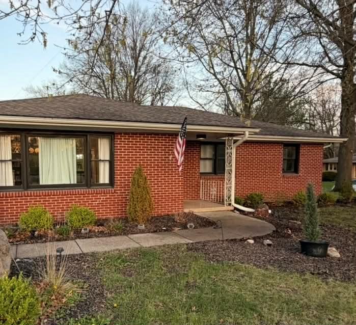 411 S Hillcrest Drive