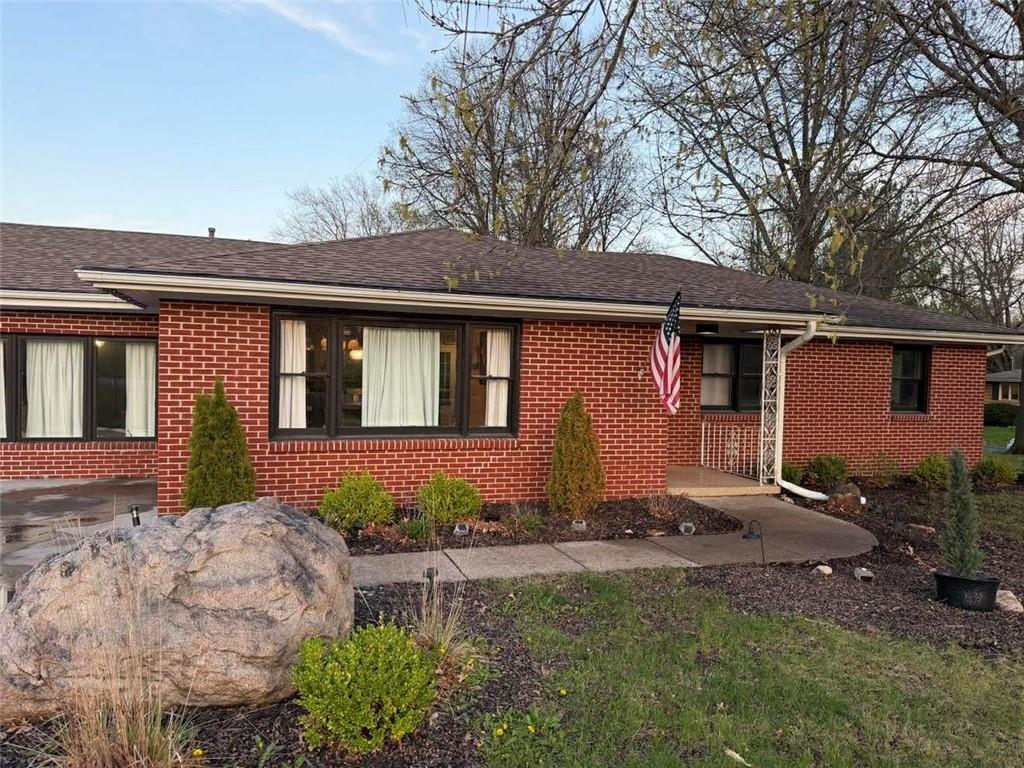 411 S Hillcrest Drive