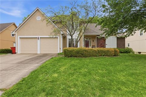 Photo of 2016 NE WATERFIELD Drive, Blue Springs, MO 64014 (MLS # 2615454)