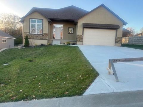 Photo of 7402 Palmer Avenue, Kansas City, MO 64133 (MLS # 2587637)