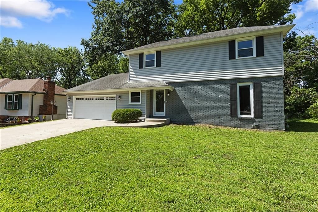 Photo of 7421 NW 76th Terrace, Kansas City, MO 64152 (MLS # 2595428)