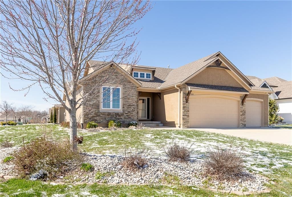 Photo of 4060 NE Timberlake Court, Lees Summit, MO 64064 (MLS # 2607920)