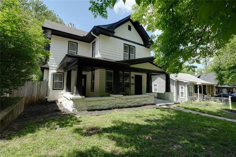 Photo of 200 S Willis Avenue, Independence, MO 64050 (MLS # 2617858)