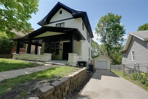 Photo of 200 S Willis Avenue, Independence, MO 64050 (MLS # 2617858)