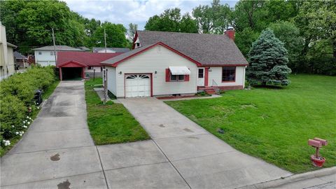 Photo of 510 Vilas Street, Leavenworth, KS 66048 (MLS # 2617785)