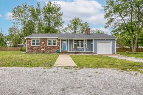 Photo of 807 Carline Road, Girard, KS 66743 (MLS # 2616417)