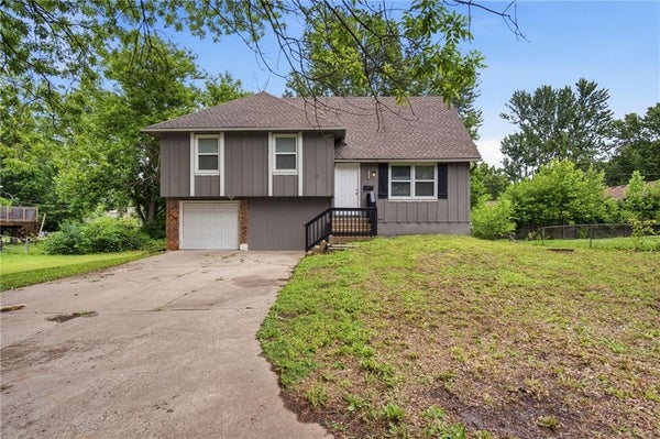8909 STARK AVE, KANSAS CITY, MO 64138 - Image 0b4e6ad57fa9e49f1af1daa0d2fc8963/1565210026