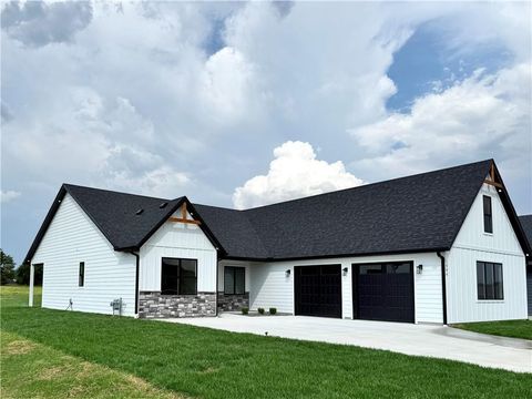 2804 Craftsman Drive, Sedalia, MO 65301 - #: 2568286