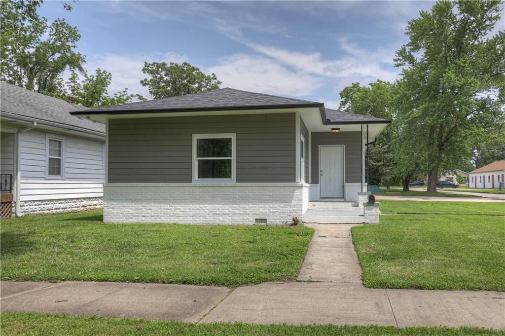 Photo of 702 W Kansas Street, Pittsburg, KS 66762 (MLS # 2598983)