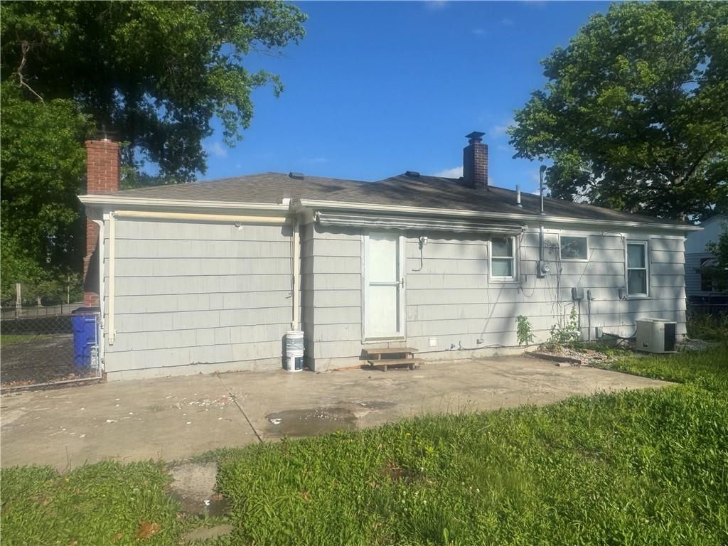 Photo of 6304 Hunter Street, Raytown, MO 64133 (MLS # 2618990)