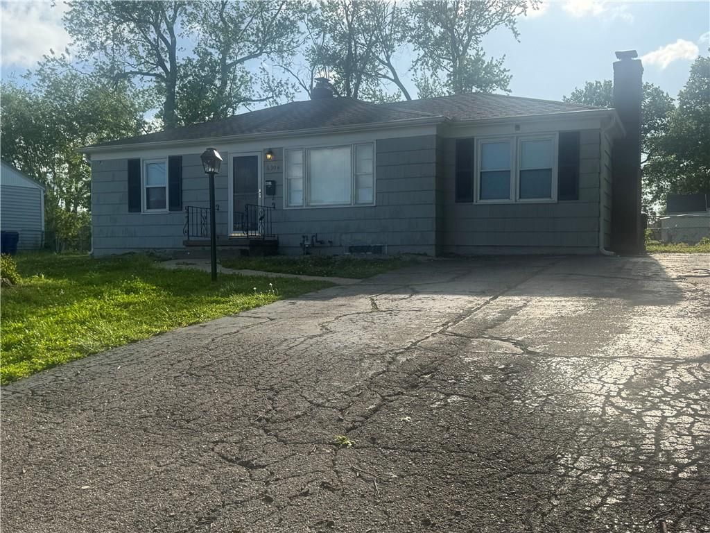 Photo of 6304 Hunter Street, Raytown, MO 64133 (MLS # 2618990)