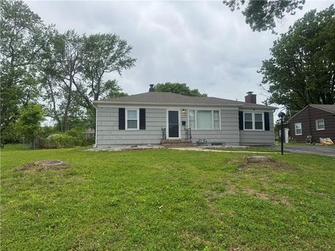 Photo of 6304 Hunter Street, Raytown, MO 64133 (MLS # 2618990)
