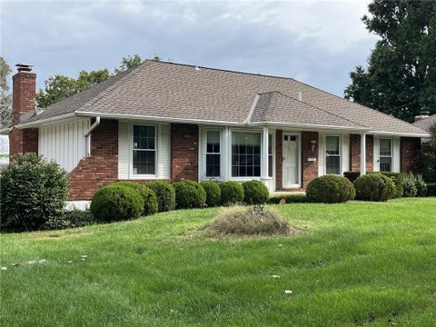 Photo of 33 Rd Street S. Street S, Independence, MO 64055 (MLS # 2644646)