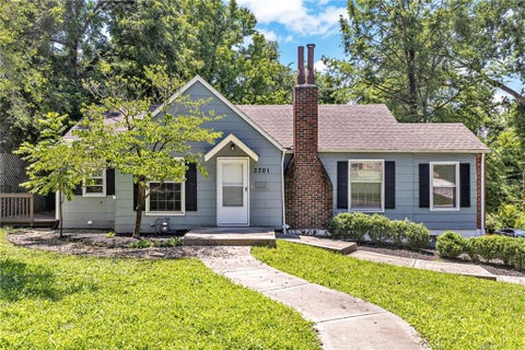 Photo of 3701 NE 34 Terrace, Kansas City, MO 64117 (MLS # 2633132)