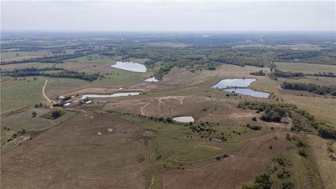 8602 E. Utopia Drive Bronaugh MO 64728