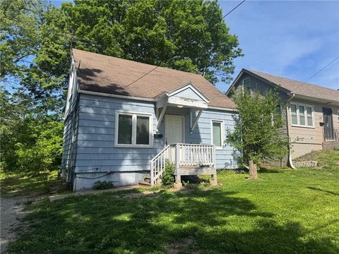 Photo of 124 S Forest Avenue, Independence, MO 64050 (MLS # 2619541)