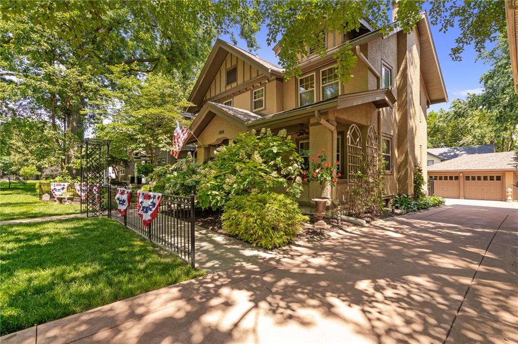 1008 W 71st Terrace