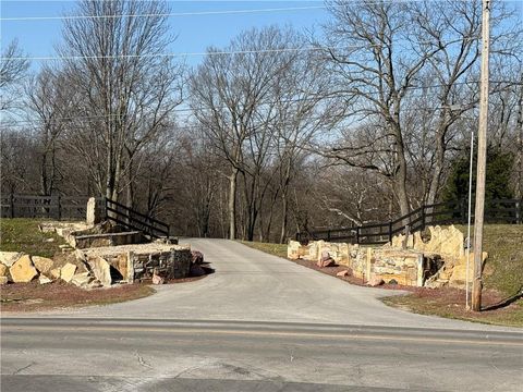 8016 NW Hampton Road Kansas City MO 64152